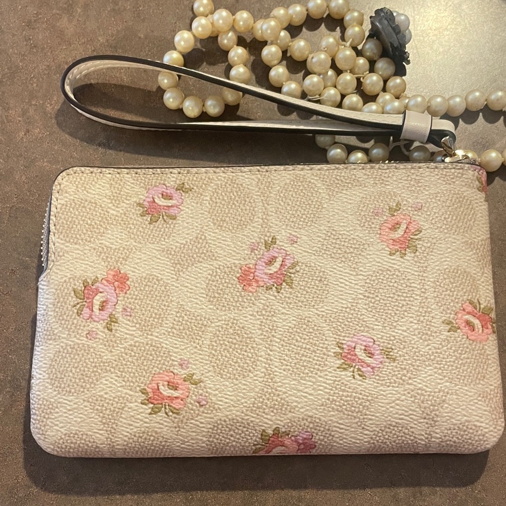 Coach Cream Floral Zip Wristlet with Pink Roses - Picture 3 of 4